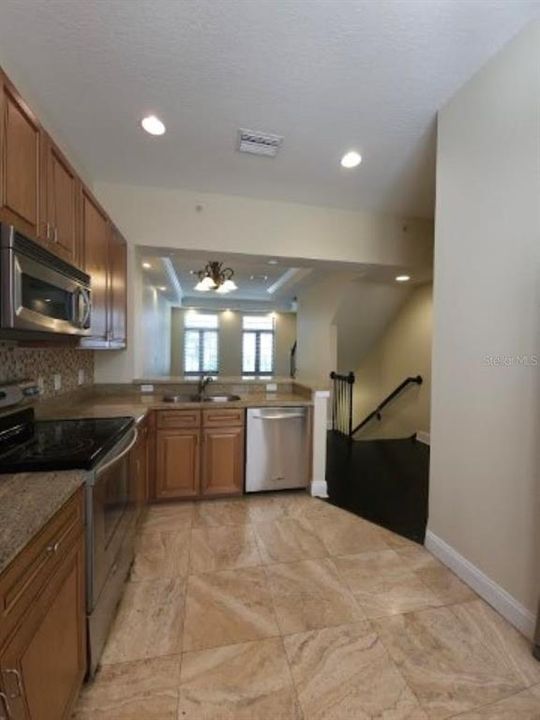 Active With Contract: $3,100 (2 beds, 2 baths, 1605 Square Feet)