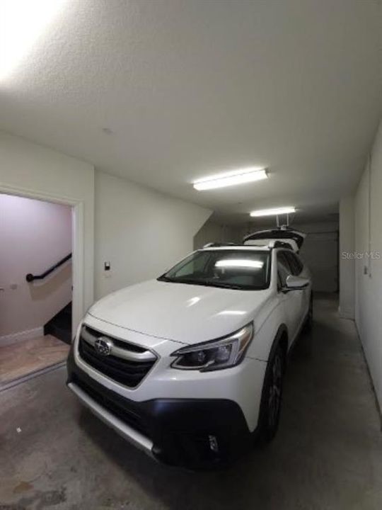 Active With Contract: $3,100 (2 beds, 2 baths, 1605 Square Feet)