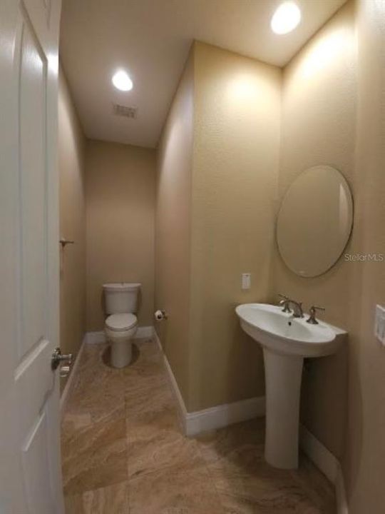 Active With Contract: $3,100 (2 beds, 2 baths, 1605 Square Feet)