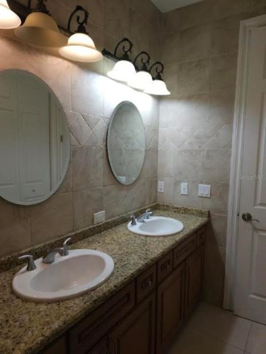 Active With Contract: $3,100 (2 beds, 2 baths, 1605 Square Feet)