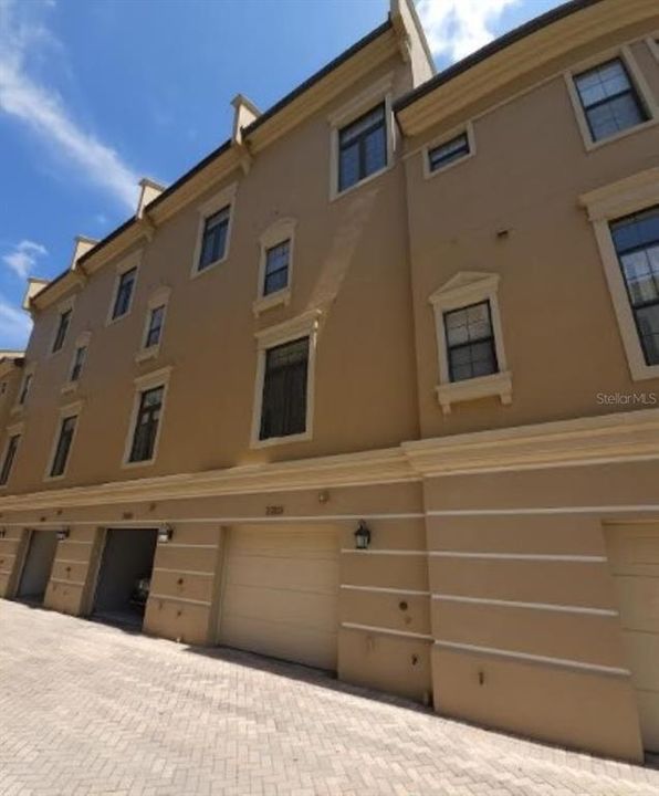 Active With Contract: $3,100 (2 beds, 2 baths, 1605 Square Feet)