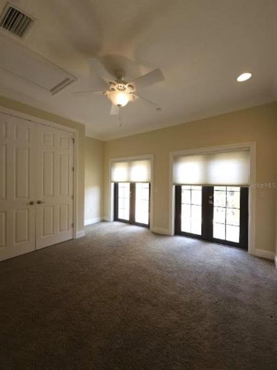 Active With Contract: $3,100 (2 beds, 2 baths, 1605 Square Feet)