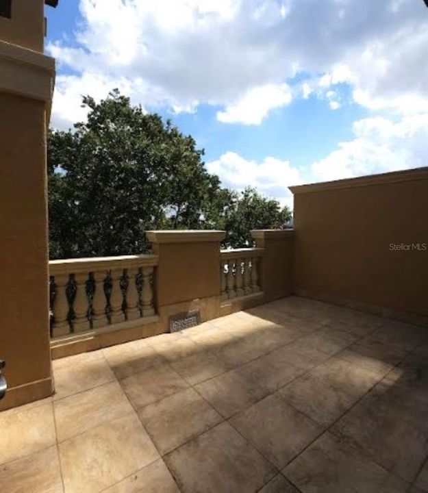 Active With Contract: $3,100 (2 beds, 2 baths, 1605 Square Feet)