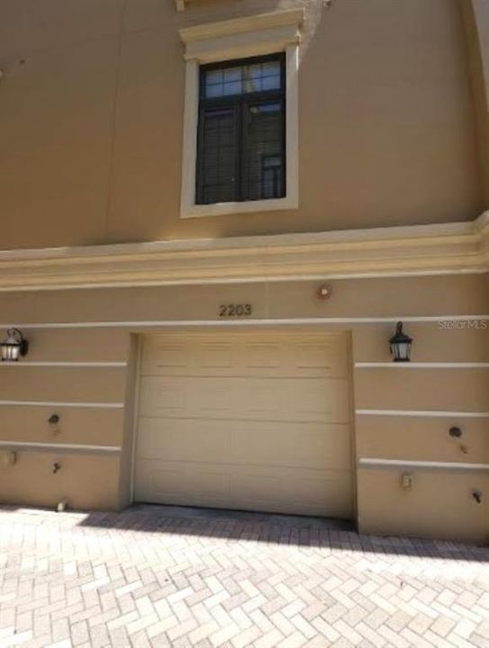 Active With Contract: $3,100 (2 beds, 2 baths, 1605 Square Feet)