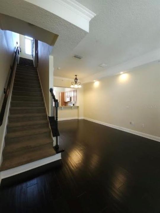 Active With Contract: $3,100 (2 beds, 2 baths, 1605 Square Feet)