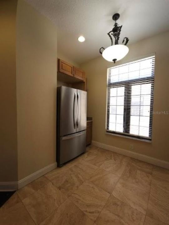 Active With Contract: $3,100 (2 beds, 2 baths, 1605 Square Feet)