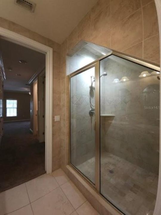 Active With Contract: $3,100 (2 beds, 2 baths, 1605 Square Feet)