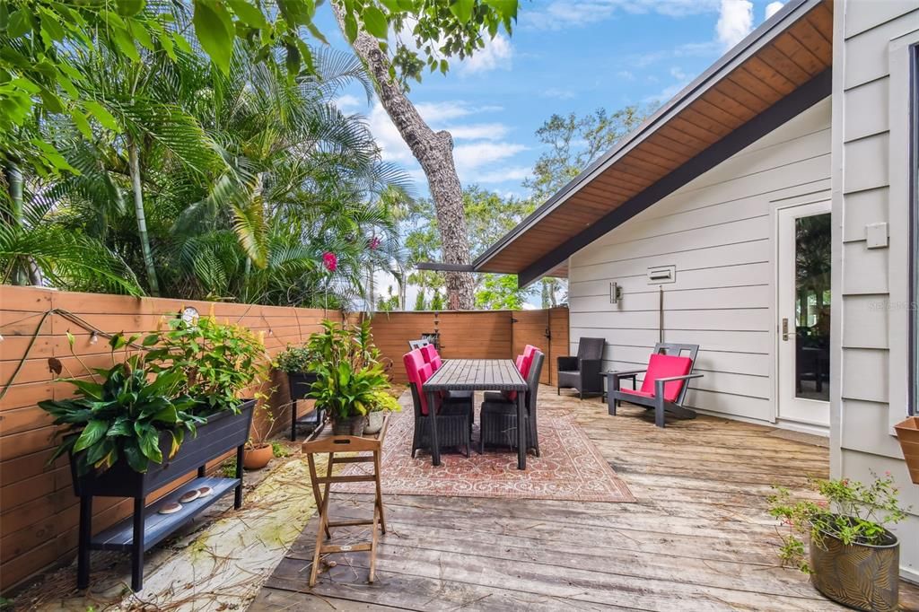 На продажу: $3,750,000 (2 спален, 3 ванн, 2365 Квадратных фут)