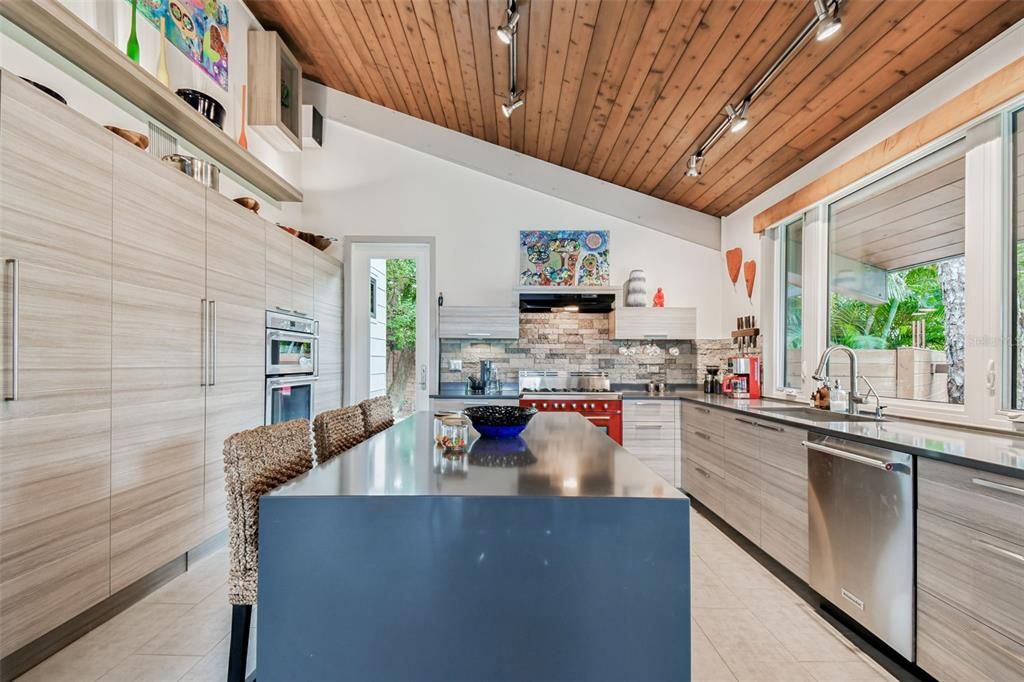 На продажу: $3,750,000 (2 спален, 3 ванн, 2365 Квадратных фут)