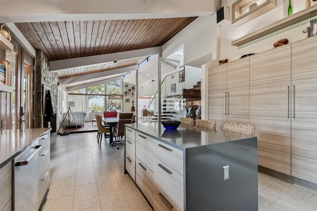 На продажу: $3,750,000 (2 спален, 3 ванн, 2365 Квадратных фут)