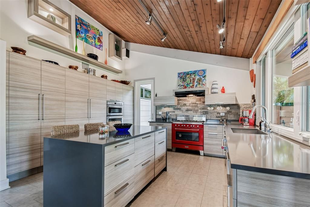 На продажу: $3,750,000 (2 спален, 3 ванн, 2365 Квадратных фут)