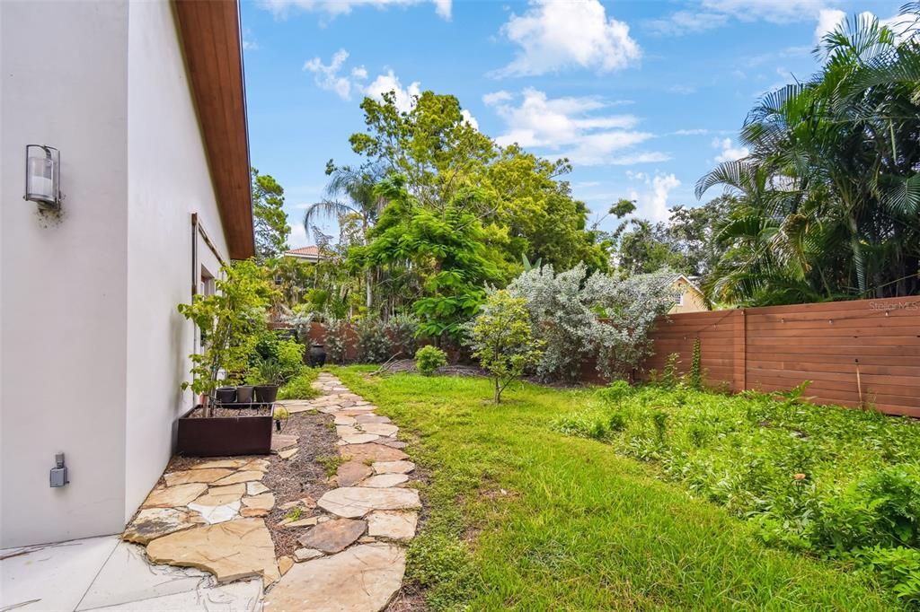 На продажу: $3,750,000 (2 спален, 3 ванн, 2365 Квадратных фут)