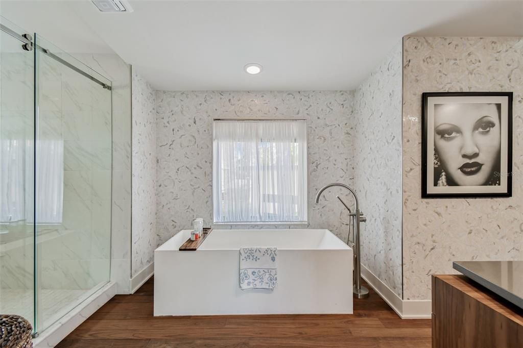 На продажу: $3,750,000 (2 спален, 3 ванн, 2365 Квадратных фут)