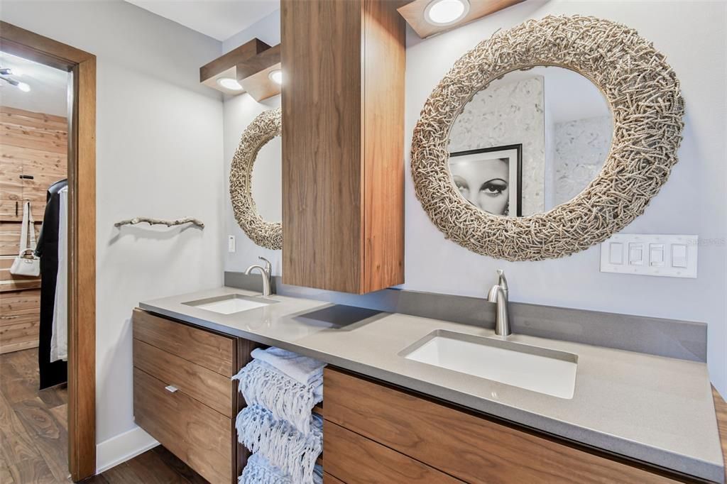 На продажу: $3,750,000 (2 спален, 3 ванн, 2365 Квадратных фут)