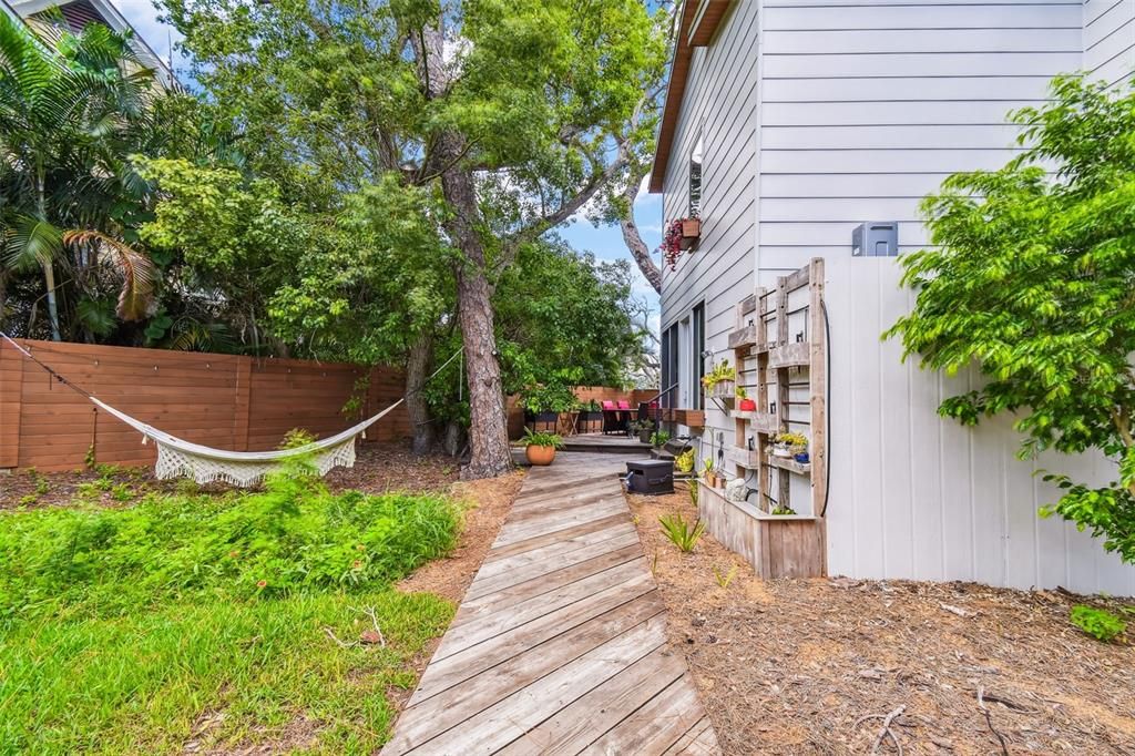 На продажу: $3,750,000 (2 спален, 3 ванн, 2365 Квадратных фут)