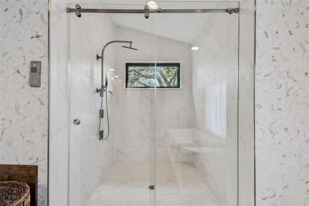 На продажу: $3,750,000 (2 спален, 3 ванн, 2365 Квадратных фут)