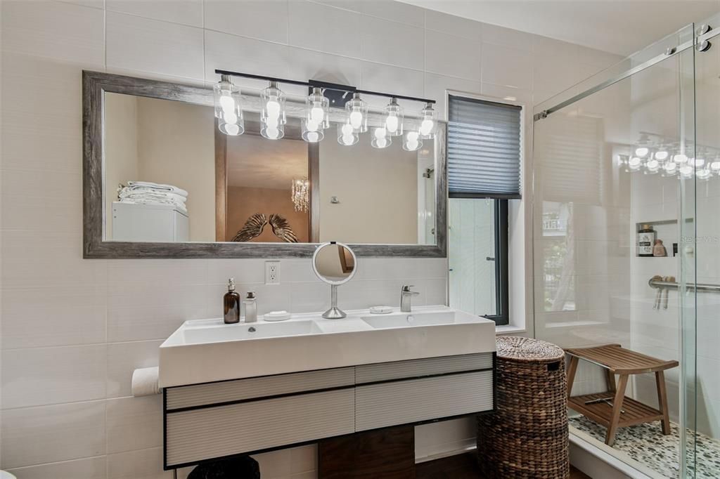 На продажу: $3,750,000 (2 спален, 3 ванн, 2365 Квадратных фут)