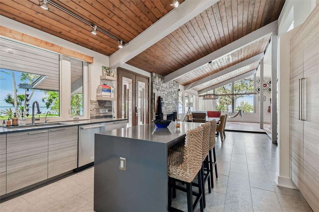 На продажу: $3,750,000 (2 спален, 3 ванн, 2365 Квадратных фут)