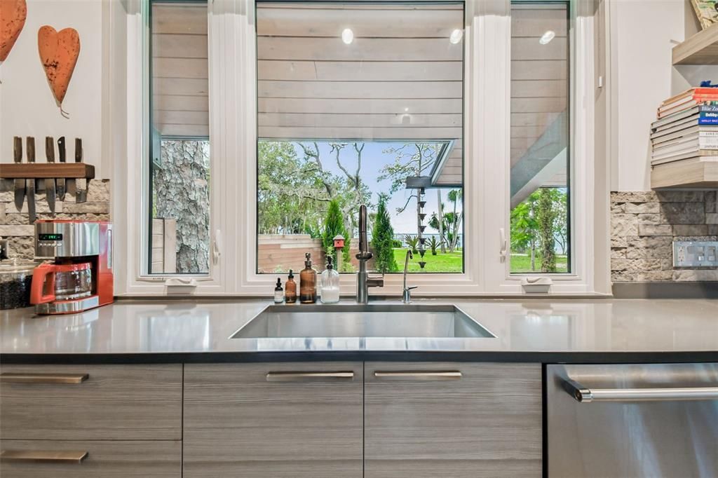 На продажу: $3,750,000 (2 спален, 3 ванн, 2365 Квадратных фут)