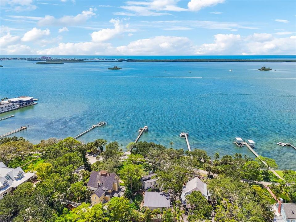 На продажу: $3,750,000 (2 спален, 3 ванн, 2365 Квадратных фут)