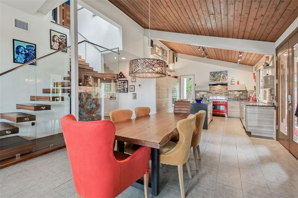 На продажу: $3,750,000 (2 спален, 3 ванн, 2365 Квадратных фут)