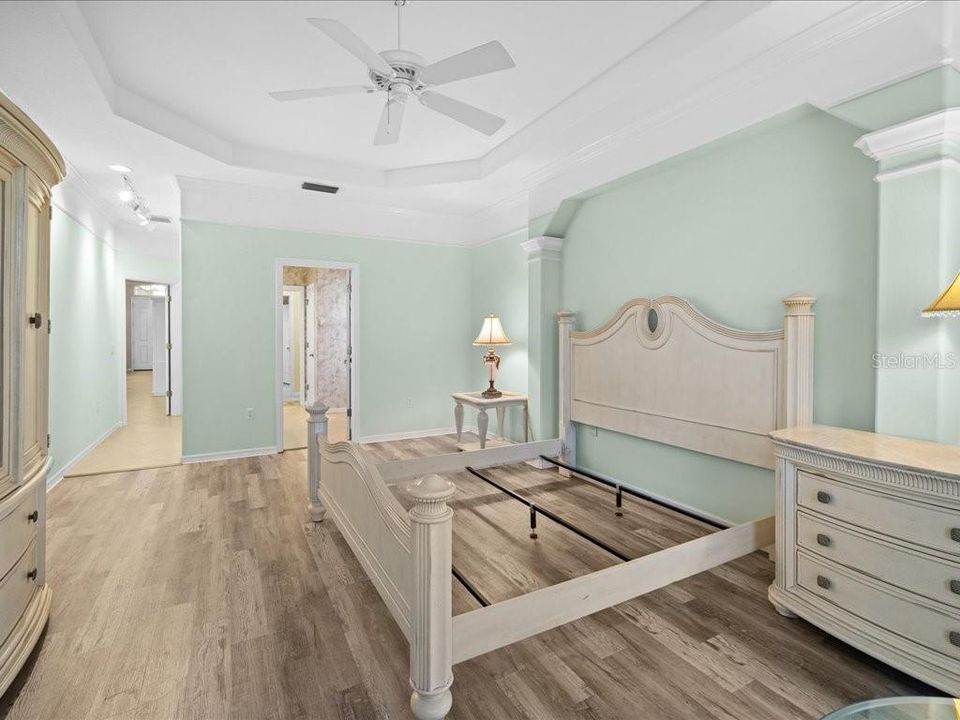 Active With Contract: $460,000 (3 beds, 2 baths, 2088 Square Feet)