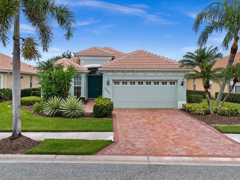 Active With Contract: $460,000 (3 beds, 2 baths, 2088 Square Feet)
