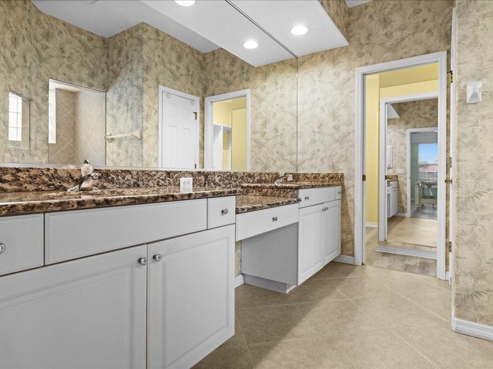 Active With Contract: $460,000 (3 beds, 2 baths, 2088 Square Feet)