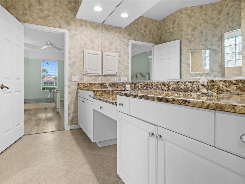 Active With Contract: $460,000 (3 beds, 2 baths, 2088 Square Feet)