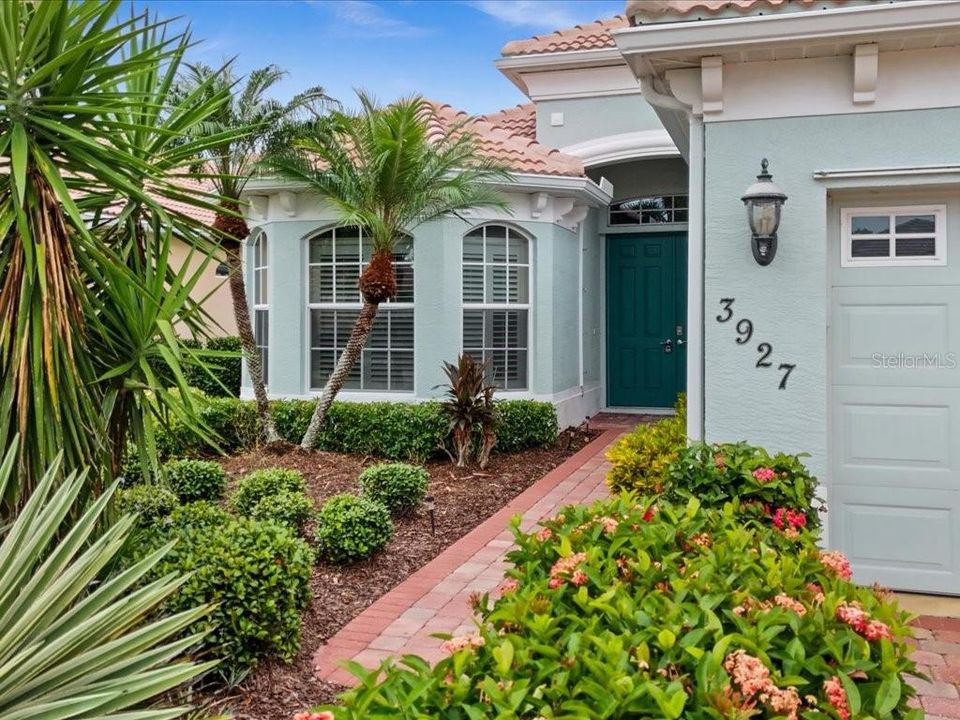 Active With Contract: $460,000 (3 beds, 2 baths, 2088 Square Feet)