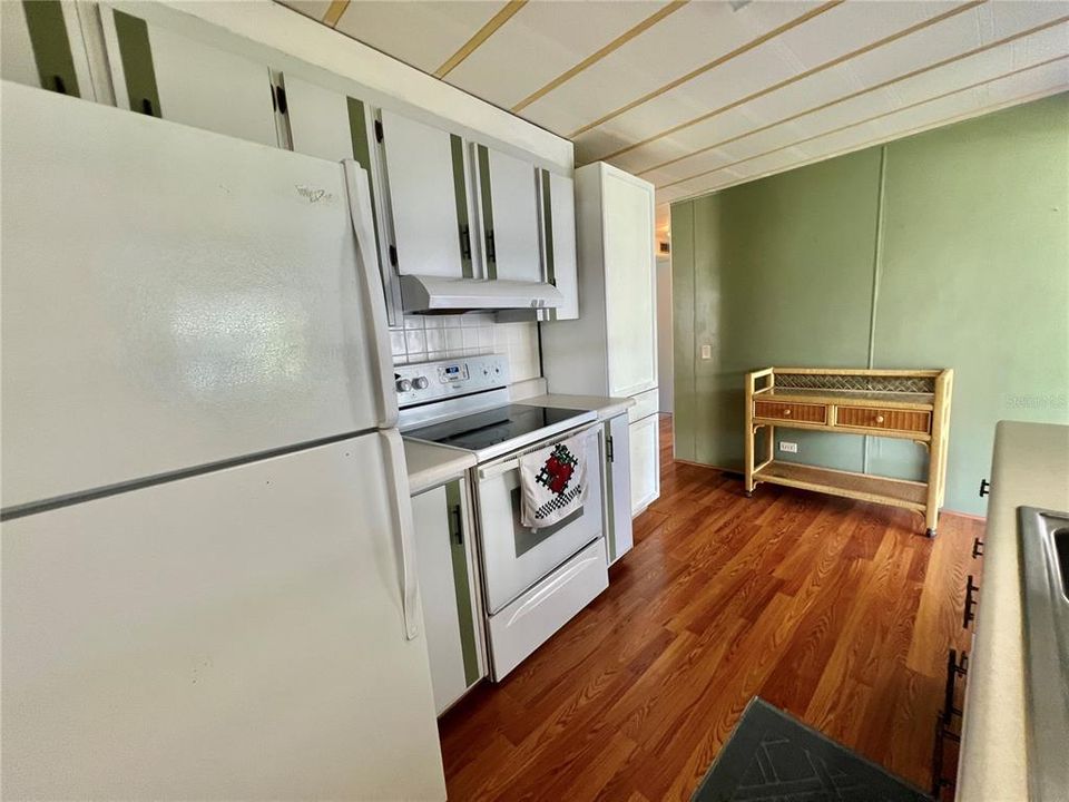 На продажу: $99,900 (2 спален, 2 ванн, 960 Квадратных фут)