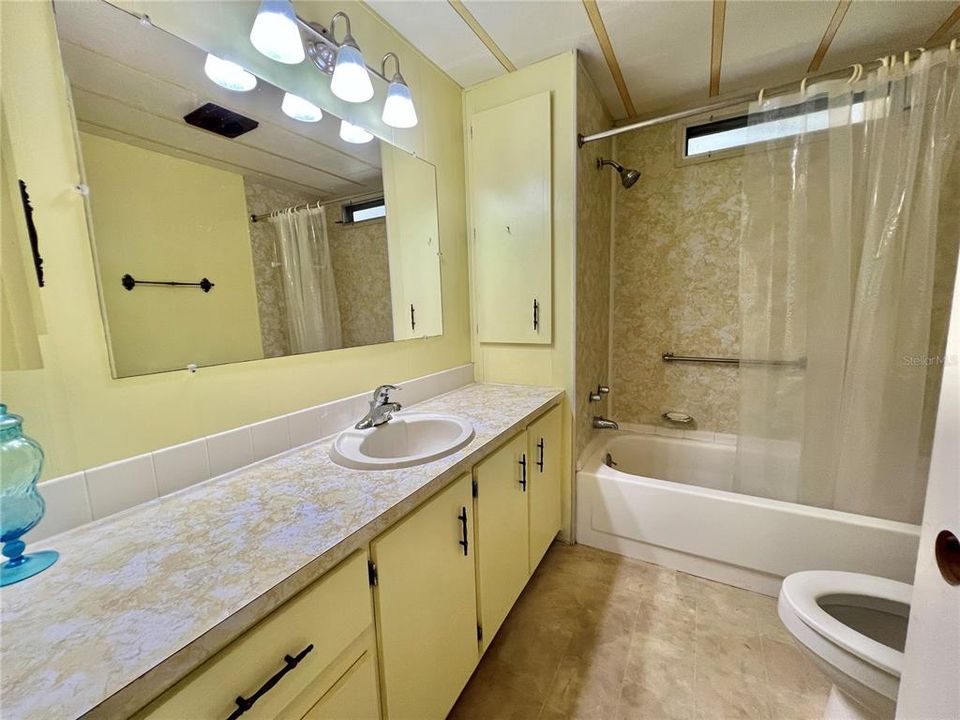 На продажу: $99,900 (2 спален, 2 ванн, 960 Квадратных фут)