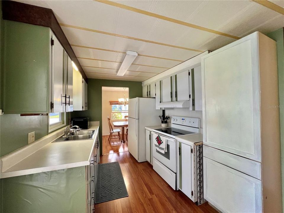 На продажу: $99,900 (2 спален, 2 ванн, 960 Квадратных фут)