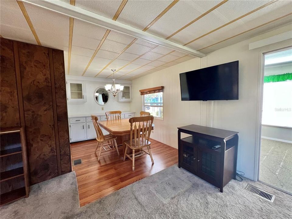 На продажу: $99,900 (2 спален, 2 ванн, 960 Квадратных фут)