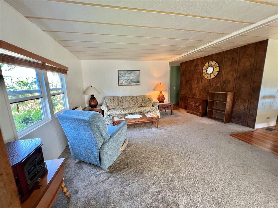 На продажу: $99,900 (2 спален, 2 ванн, 960 Квадратных фут)