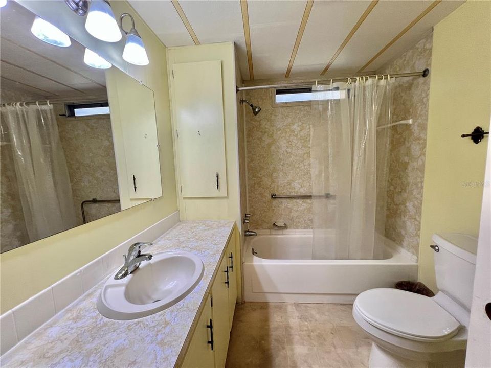 На продажу: $99,900 (2 спален, 2 ванн, 960 Квадратных фут)