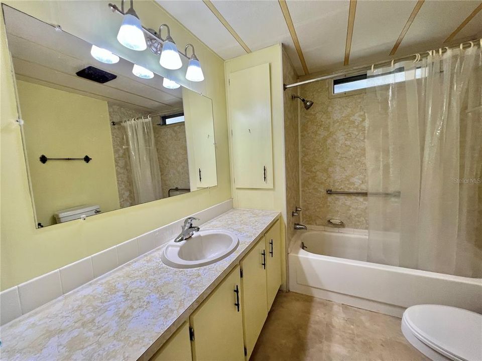 На продажу: $99,900 (2 спален, 2 ванн, 960 Квадратных фут)