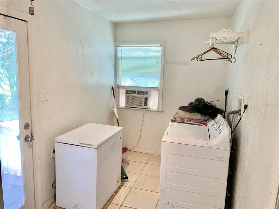 待售: $560,000 (4 贝兹, 3 浴室, 3024 平方英尺)