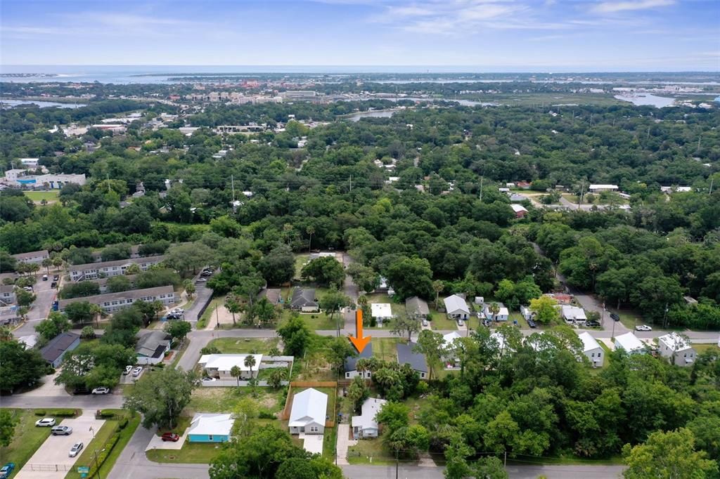 合同活跃: $335,000 (3 贝兹, 3 浴室, 1180 平方英尺)