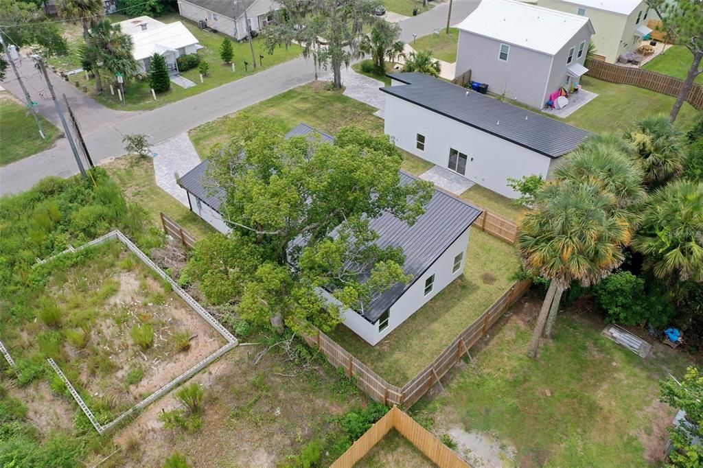 合同活跃: $335,000 (3 贝兹, 3 浴室, 1180 平方英尺)