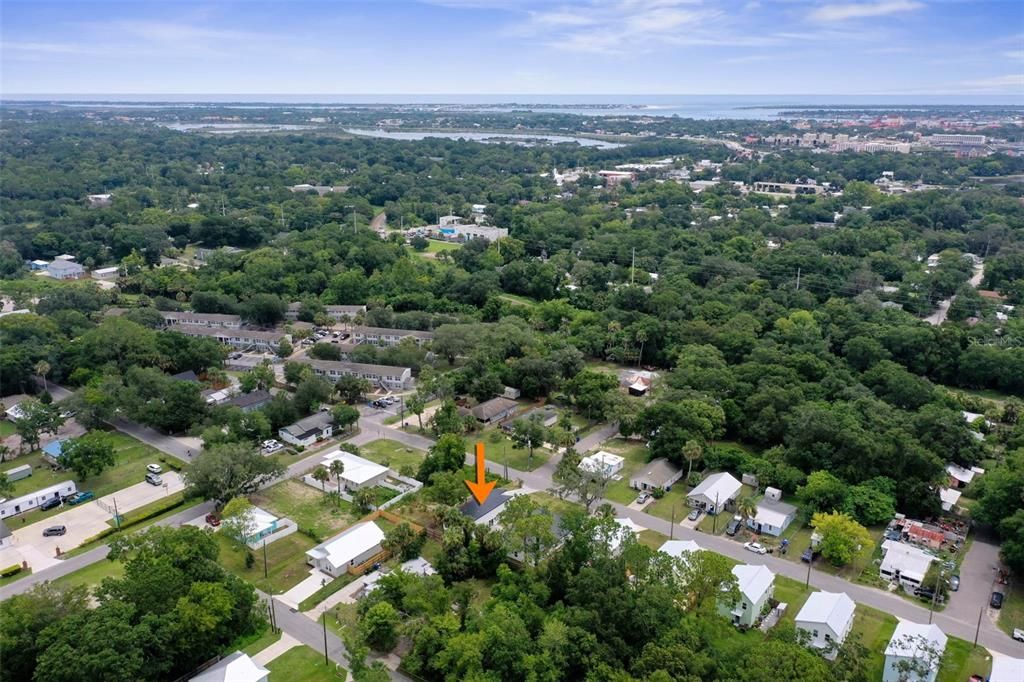 合同活跃: $335,000 (3 贝兹, 3 浴室, 1180 平方英尺)