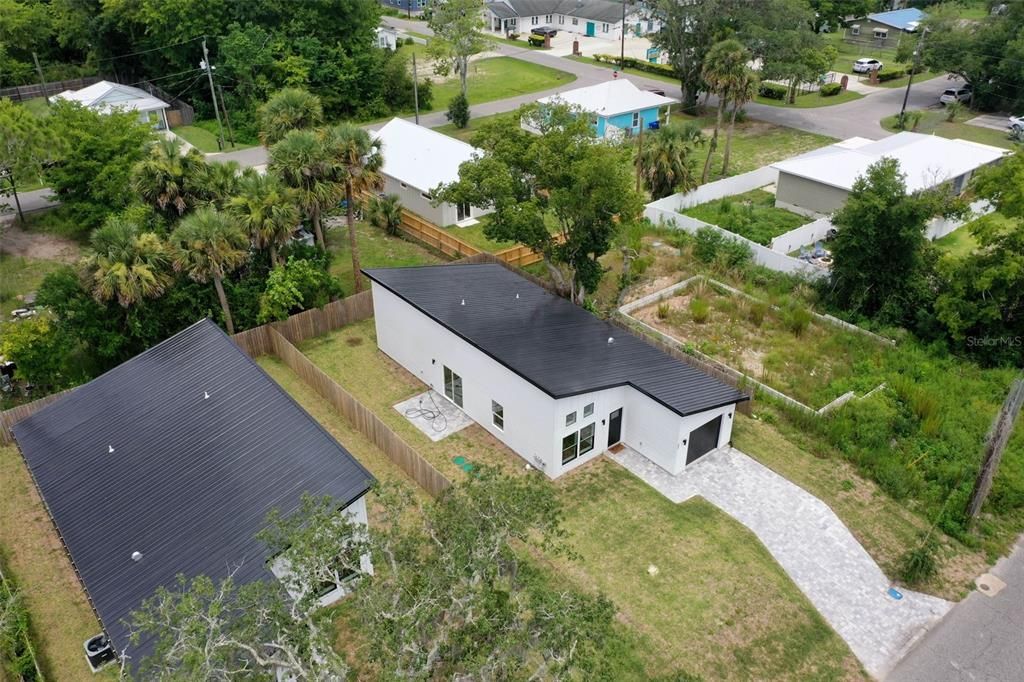 合同活跃: $335,000 (3 贝兹, 3 浴室, 1180 平方英尺)