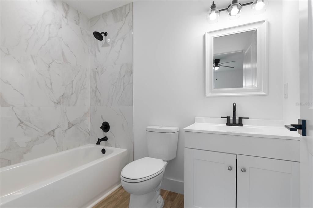 合同活跃: $335,000 (3 贝兹, 3 浴室, 1180 平方英尺)