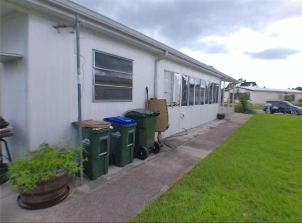 合同活跃: $110,000 (3 贝兹, 2 浴室, 1085 平方英尺)