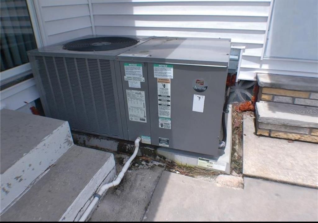 合同活跃: $110,000 (3 贝兹, 2 浴室, 1085 平方英尺)