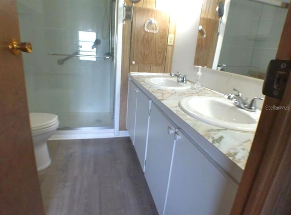 合同活跃: $110,000 (3 贝兹, 2 浴室, 1085 平方英尺)