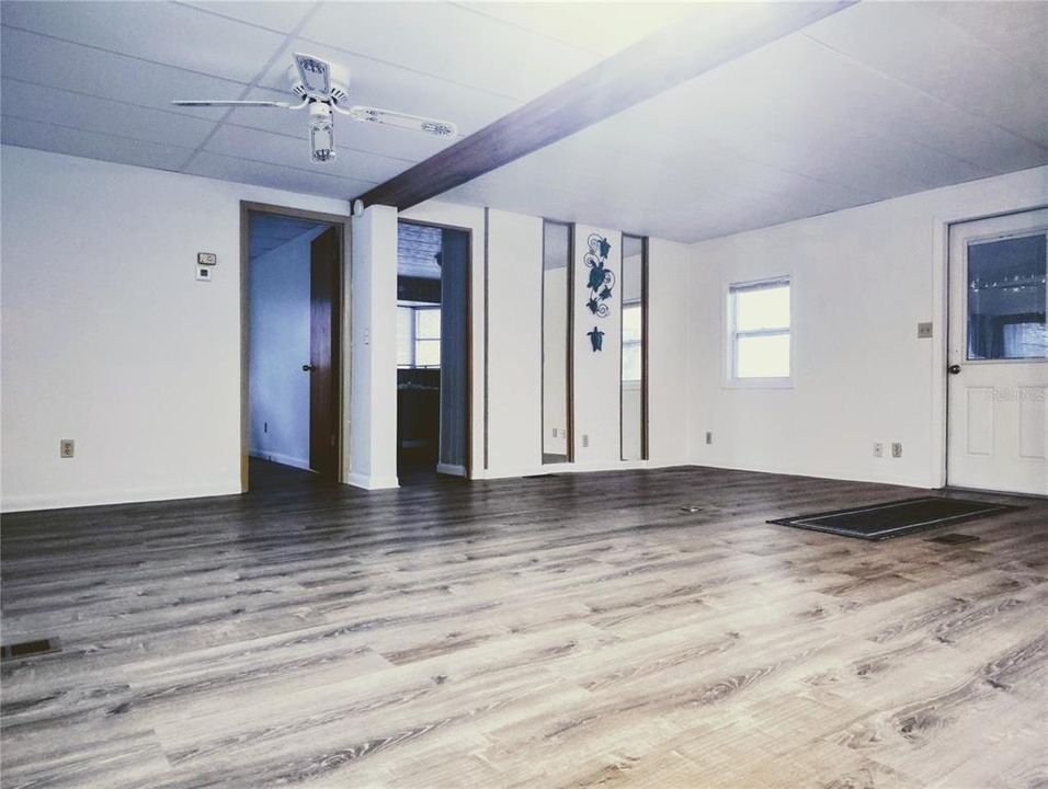 合同活跃: $110,000 (3 贝兹, 2 浴室, 1085 平方英尺)