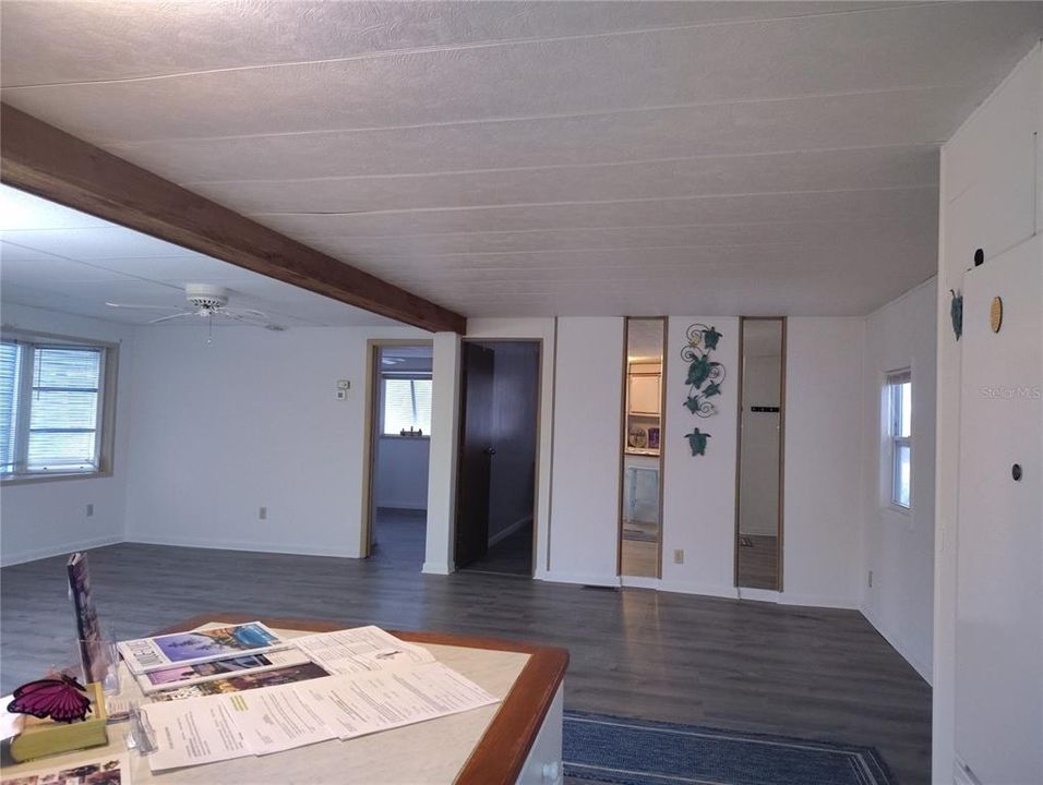 合同活跃: $110,000 (3 贝兹, 2 浴室, 1085 平方英尺)