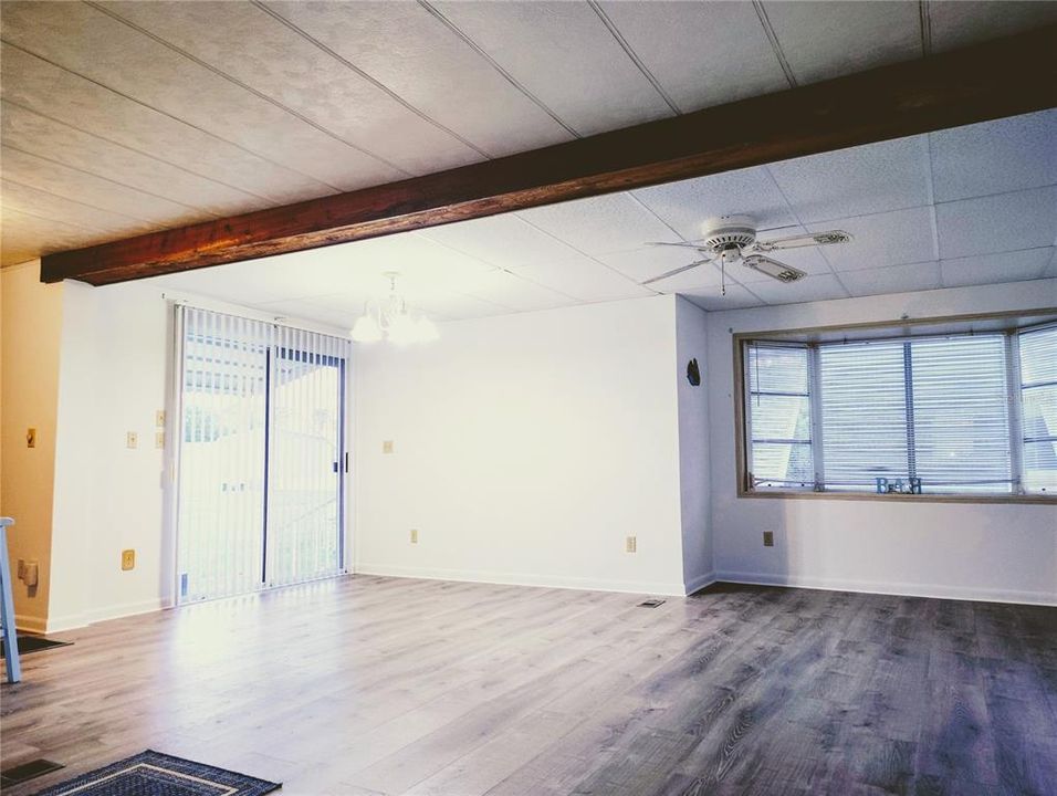 合同活跃: $110,000 (3 贝兹, 2 浴室, 1085 平方英尺)