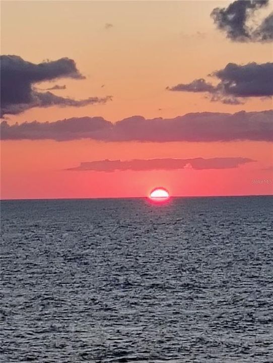 合同活跃: $110,000 (3 贝兹, 2 浴室, 1085 平方英尺)